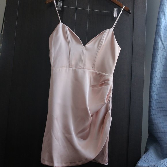 NWT BEIGE PINK SATIN EFFECT MINI DRESS. - Picture 5 of 13